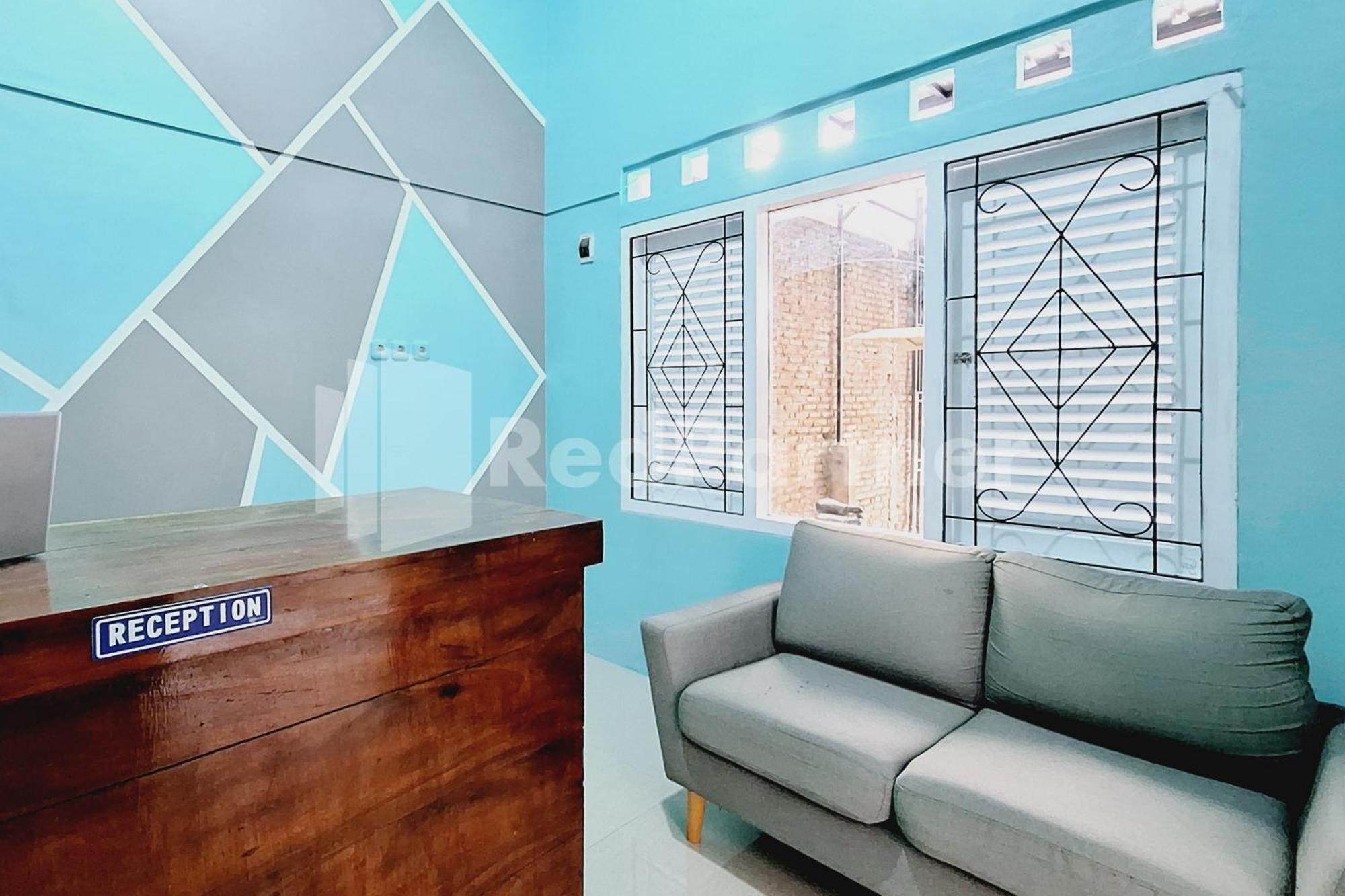 Griya Prashasta Mitra Reddoorz Hotel Kediri  Exterior photo